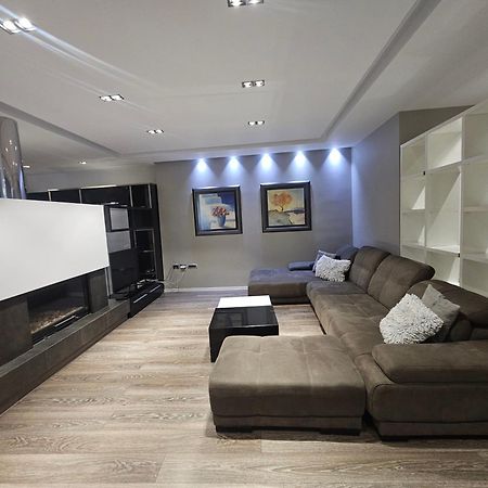 Aura Skanderbeg Square Apartments Тирана Экстерьер фото