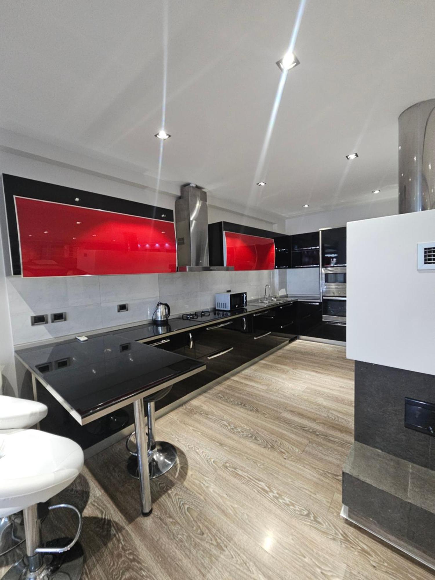 Aura Skanderbeg Square Apartments Тирана Экстерьер фото